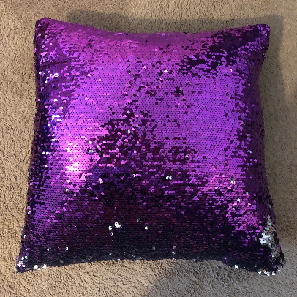 Reversible sequin pillow